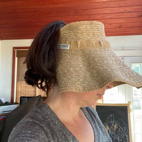 Jax Hatz- Unhat Sunhatz Handmade in USA, Packable Raffia Visor in Natural Colors - Picture 7 of 9